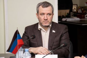 Иван Приходько: Сегодня день рождения празднует депутат Народного Совета Донецкой Народной Республики, заместитель председателя комитета Народного Совета по бюджету, финансам и налоговой политике Петр Витальевич Шимановский