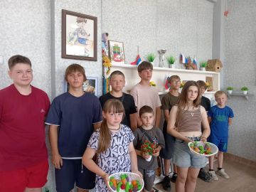 Творческий урожай: участники кружка слепили овощи из солёного теста