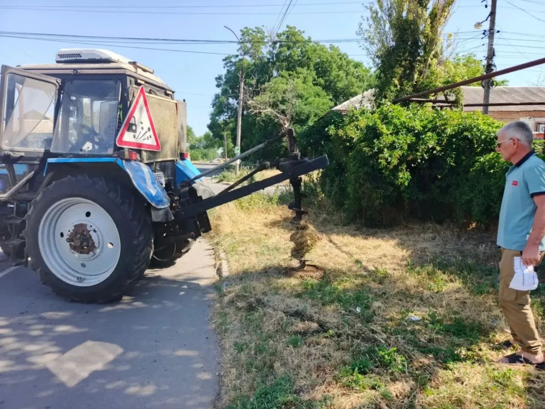 Свыше 100 современных, ярких и аккуратных указателей появились на улицах и перекрёстках Мангуша Свыше 100 современных, ярких и аккуратных указателей появились на улицах и перекрёстках Мангуша