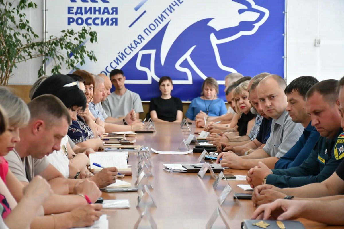Сегодня, 6 июля, глава муниципального образования городского округа Дебальцево Сергей Желновач провел расширенное аппаратное совещание Сегодня, 6 июля, глава муниципального образования городского округа Дебальцево Сергей Желновач провел расширенное аппаратное совещание
