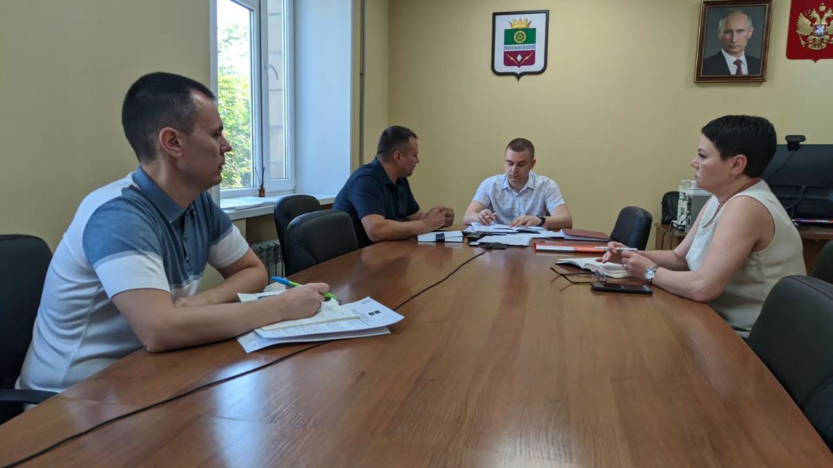 Глава муниципального образования Старобешевский муниципальный округ Алексей Черкашин провел оперативное совещание, на котором обсудили ключевые вопросы округа