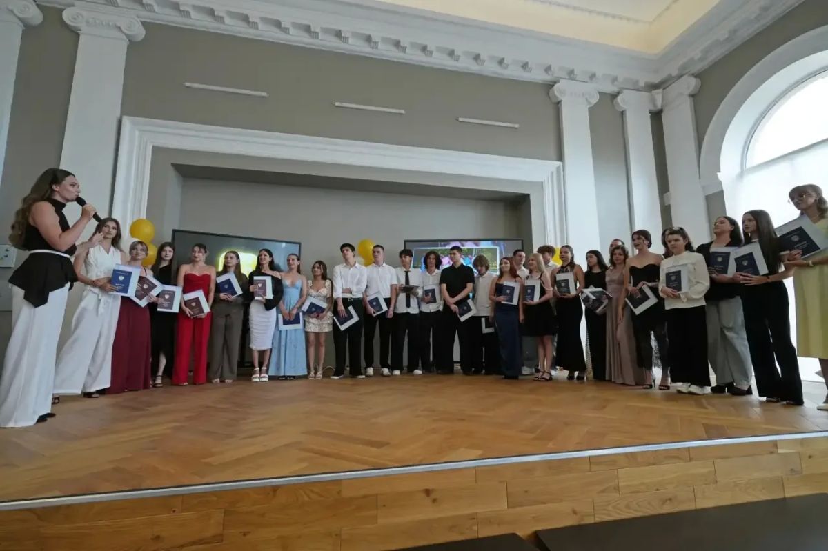 «Вы заслуживаете уважения»: В Мариуполе вручили дипломы выпускникам Института СПО, поступившим в 2022 году «Вы заслуживаете уважения»: В Мариуполе вручили дипломы выпускникам Института СПО, поступившим в 2022 году