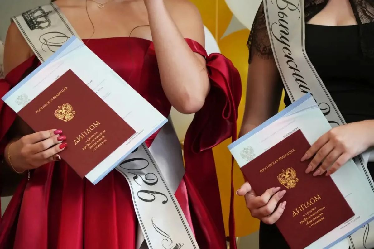 «Вы заслуживаете уважения»: В Мариуполе вручили дипломы выпускникам Института СПО, поступившим в 2022 году «Вы заслуживаете уважения»: В Мариуполе вручили дипломы выпускникам Института СПО, поступившим в 2022 году