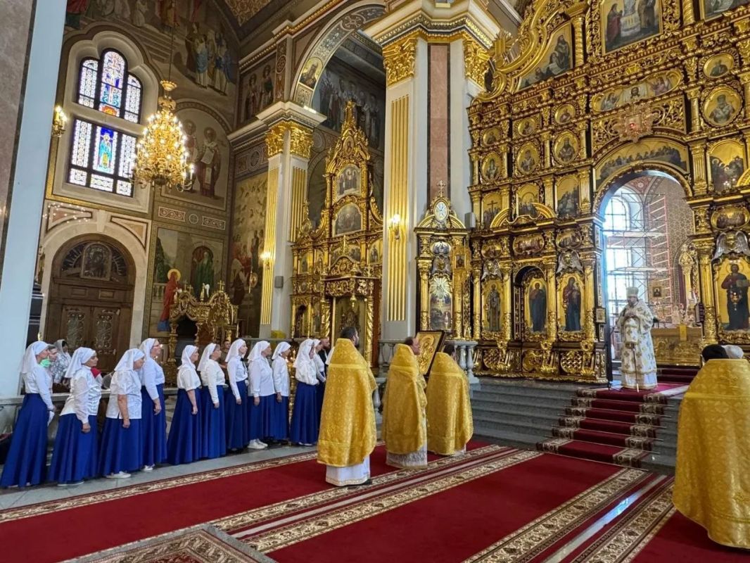 В Донецке прошло посвящение сестёр милосердия В Донецке прошло посвящение сестёр милосердия