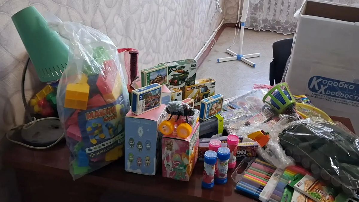 Председатель Амвросиевского муниципального Александр Шульга, заместитель председателя Юрий Толок и депутаты муниципального совета, приняли активное участие в акции "Коробка храбрости" Председатель Амвросиевского муниципального Александр Шульга, заместитель председателя Юрий Толок и депутаты муниципального совета, приняли активное участие в акции "Коробка храбрости"