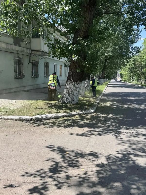 С заботой об округе. Коллектив коммунального предприятия «Эко-Комфорт-Сервис» продолжает системную работу по благоустройству округа С заботой об округе. Коллектив коммунального предприятия «Эко-Комфорт-Сервис» продолжает системную работу по благоустройству округа