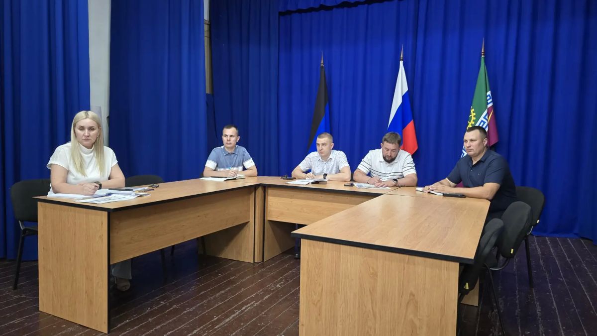 6 июля в Администрации Старобешевского муниципального округа прошло аппаратное совещание с руководителями структурных и территориальных подразделений Администрации округа, учреждений, организаций, предприятий