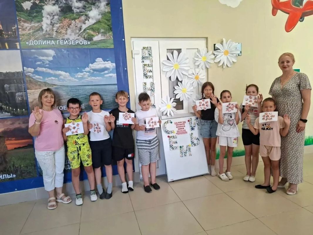 «Герб моей семьи»: в Мангуше отметили приближение Дня семьи, любви и верности «Герб моей семьи»: в Мангуше отметили приближение Дня семьи, любви и верности