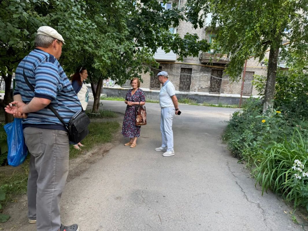 По поручению Главы Республики Дениса Пушилина, в Кировском внутригородском районе продолжаются встречи с населением на подведомственной территории По поручению Главы Республики Дениса Пушилина, в Кировском внутригородском районе продолжаются встречи с населением на подведомственной территории