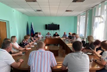 Сегодня, 6 июля 2026 года, состоялось аппаратное совещание с начальниками структурных подразделений Администрации Новоазовского муниципального округа, территориальных подразделений министерств и ведомств ДНР, а также с...