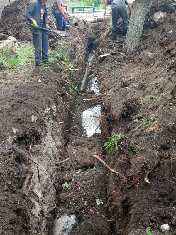 Коллектив комплекса по водоснабжению и водоотведению Ясиноватой продолжает последовательно работать над решением важнейшей на сегодня задачи: обеспечить качественное водоснабжение жителей округа Коллектив комплекса по водоснабжению и водоотведению Ясиноватой продолжает последовательно работать над решением важнейшей на сегодня задачи: обеспечить качественное водоснабжение жителей округа