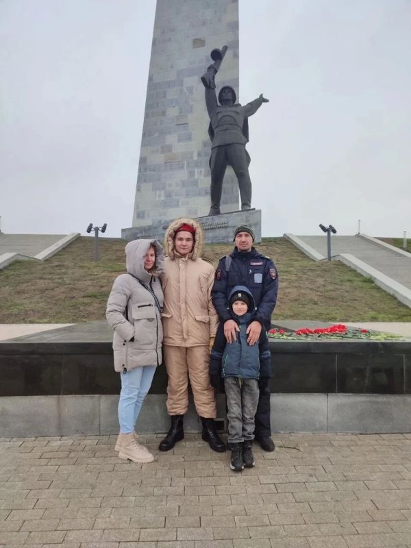 В преддверии Дня семьи, любви и верности наши юнармейцы включились в марафон «Моя семья – моя опора» В преддверии Дня семьи, любви и верности наши юнармейцы включились в марафон «Моя семья – моя опора»