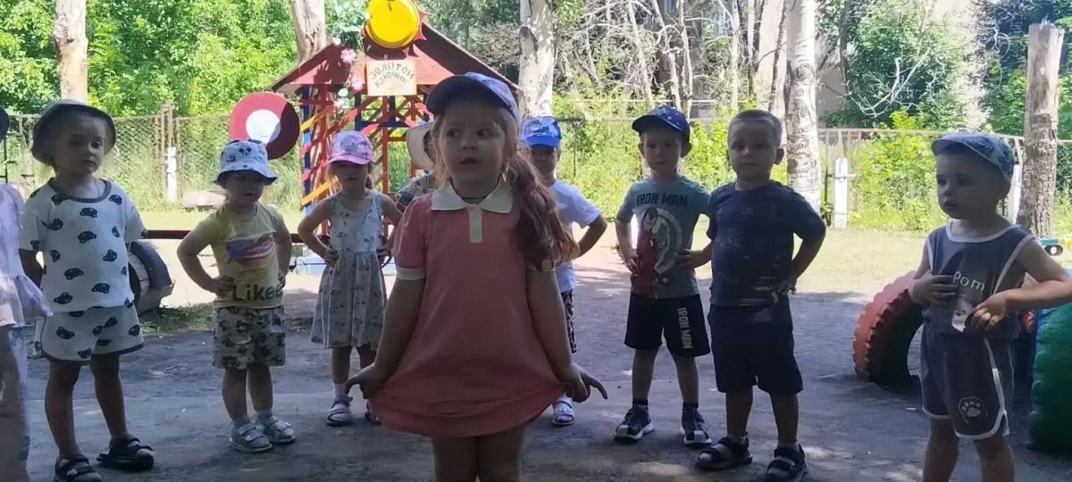 В ГБОУ «Детский сад № 31 «Радость» г.о. Торез» состоялась встреча с самой настоящей хозяйкой сезона — Летом В ГБОУ «Детский сад № 31 «Радость» г.о. Торез» состоялась встреча с самой настоящей хозяйкой сезона — Летом