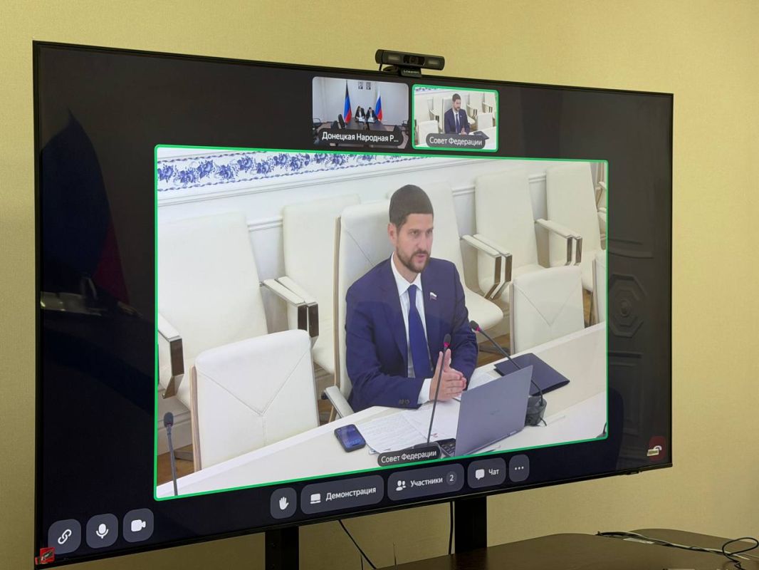 Владислав Подкова: Вместе с Романом Удаловым в формате ВКС обсудили с сенатором Российской Федерации Александром Волошиным дальнейшую работу по линии Палаты молодых законодателей при Совете Федерации Владислав Подкова: Вместе с Романом Удаловым в формате ВКС обсудили с сенатором Российской Федерации Александром Волошиным дальнейшую работу по линии Палаты молодых законодателей при Совете Федерации