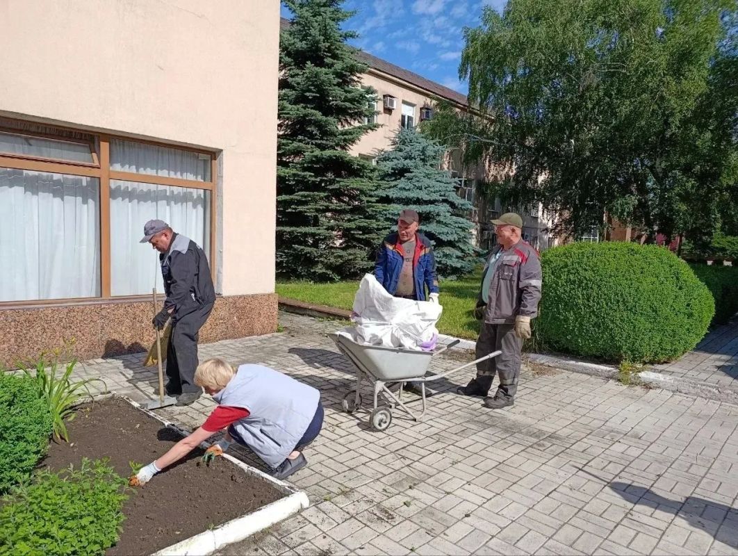 Трудовой десант на Макеевкоксе Трудовой десант на Макеевкоксе