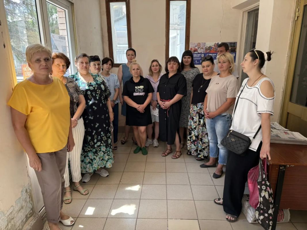 Сегодня, 7 июля 2026 года, в рамках проектов «Управдом» и "Школа ЖКХ", депутат Донецкого городского Совета ДНР Михаил Рыбаков провел встречу с жителями по адресу ул. Уральская, 18 Сегодня, 7 июля 2026 года, в рамках проектов «Управдом» и "Школа ЖКХ", депутат Донецкого городского Совета ДНР Михаил Рыбаков провел встречу с жителями по адресу ул. Уральская, 18