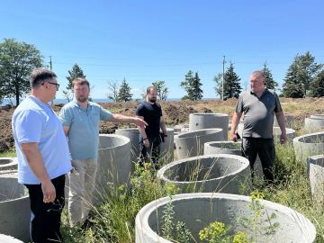 В Новоазовске продолжается реализация второго этапа благоустройства городской набережной в рамках федерального проекта «Формирование комфортной городской среды» национального проекта «Инфраструктура для жизни»