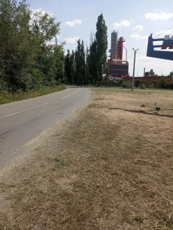 По поручению временно исполняющего полномочия главы муниципального образования городской округ Иловайск Александра Кузнецова - администрацией городского округа Иловайск выполнены работы по покосу травы на территории въездной... По поручению временно исполняющего полномочия главы муниципального образования городской округ Иловайск Александра Кузнецова - администрацией городского округа Иловайск выполнены работы по покосу травы на территории въездной...