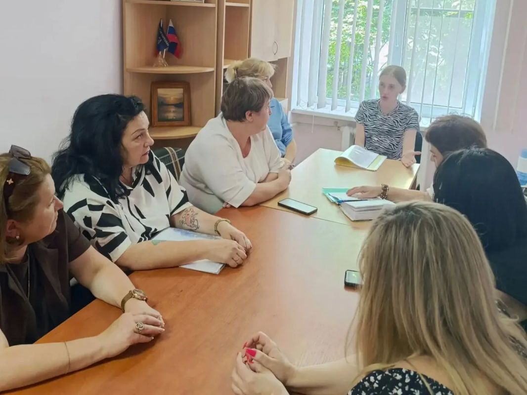 В Шахтерске для специалистов по работе с семьями с детьми провели обучающий семинар