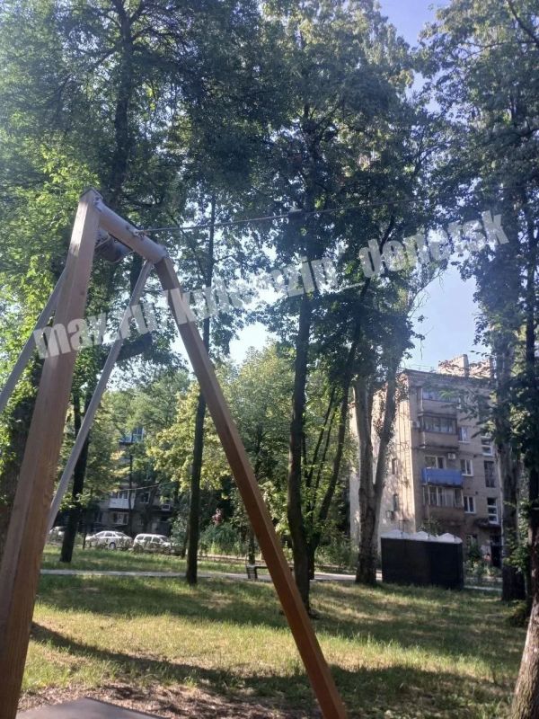 Алексей Кулемзин: К сожалению, в парке «Гулливер» вновь зафиксированы случаи порчи городского имущества: на этот раз неизвестные сломали детскую тарзанку Алексей Кулемзин: К сожалению, в парке «Гулливер» вновь зафиксированы случаи порчи городского имущества: на этот раз неизвестные сломали детскую тарзанку