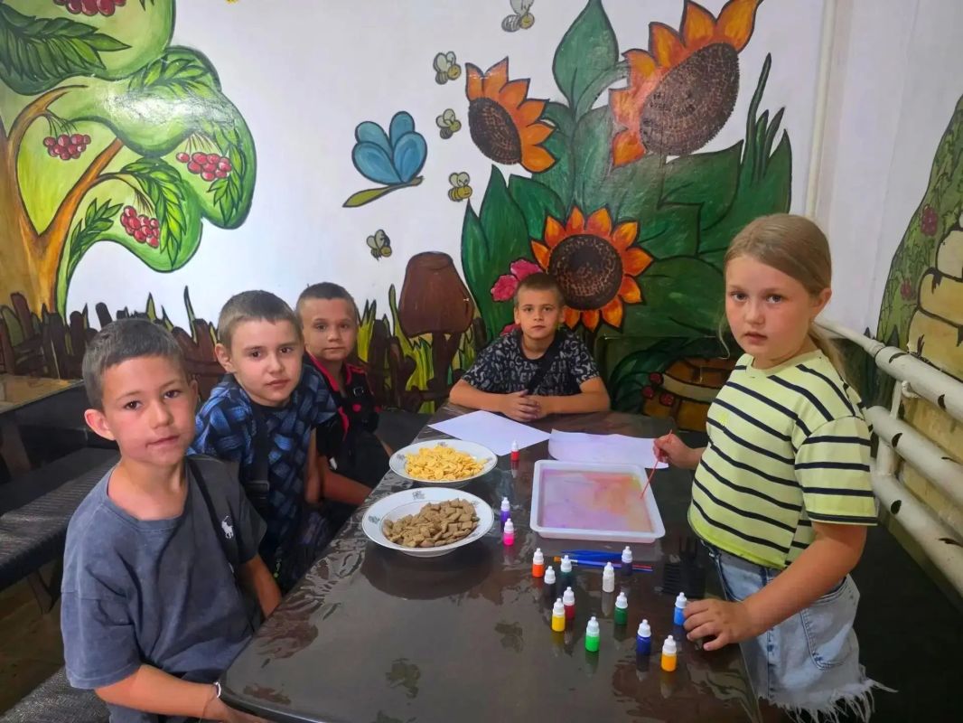«Ромашка — символ любви, семьи и верности» — выставка кружка «Умелые руки» «Ромашка — символ любви, семьи и верности» — выставка кружка «Умелые руки»