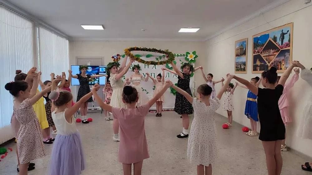 В преддверии праздника Ивана Купалы в клубе села Бирюки прошла увлекательная игровая программа «В поисках цветка папоротника» для участников творческих коллективов В преддверии праздника Ивана Купалы в клубе села Бирюки прошла увлекательная игровая программа «В поисках цветка папоротника» для участников творческих коллективов