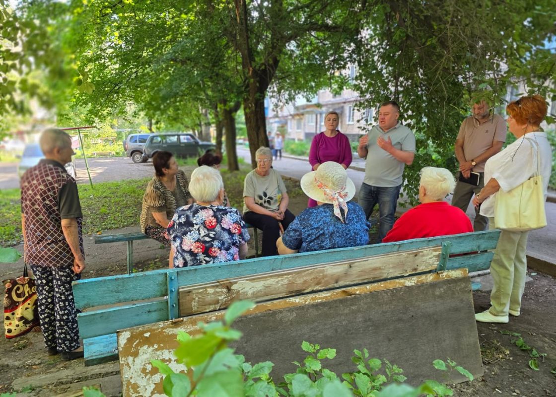 Иван Адамец: Провёл встречу с жителями, которая состоялась у дома № 13а по улице Ленкоранской Иван Адамец: Провёл встречу с жителями, которая состоялась у дома № 13а по улице Ленкоранской
