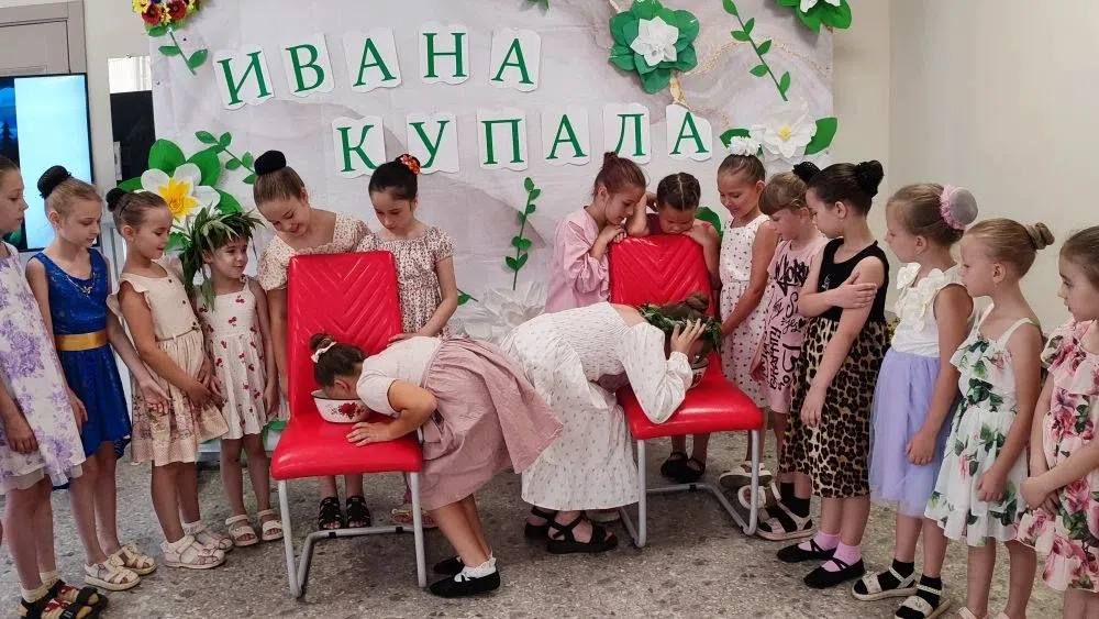 В преддверии праздника Ивана Купалы в клубе села Бирюки прошла увлекательная игровая программа «В поисках цветка папоротника» для участников творческих коллективов В преддверии праздника Ивана Купалы в клубе села Бирюки прошла увлекательная игровая программа «В поисках цветка папоротника» для участников творческих коллективов