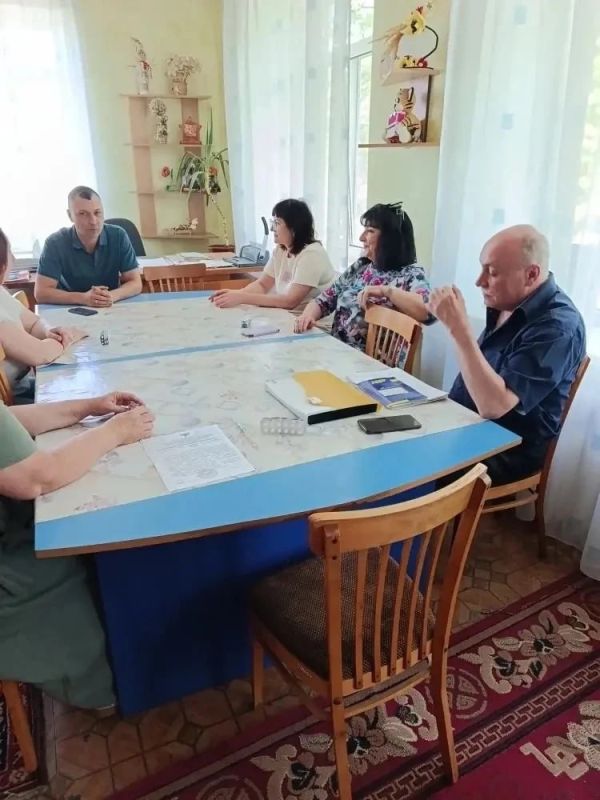 7 июля 2026 года депутаты Горловского городского совета от фракции «Единая Россия» — Роман Конев, София Потапова, Светлана Кочетова, Олег Сладкевич, Максим Лебедев, Марина Караван, Сергей Медведев и Эдуард Полепкин — провели... 7 июля 2026 года депутаты Горловского городского совета от фракции «Единая Россия» — Роман Конев, София Потапова, Светлана Кочетова, Олег Сладкевич, Максим Лебедев, Марина Караван, Сергей Медведев и Эдуард Полепкин — провели...