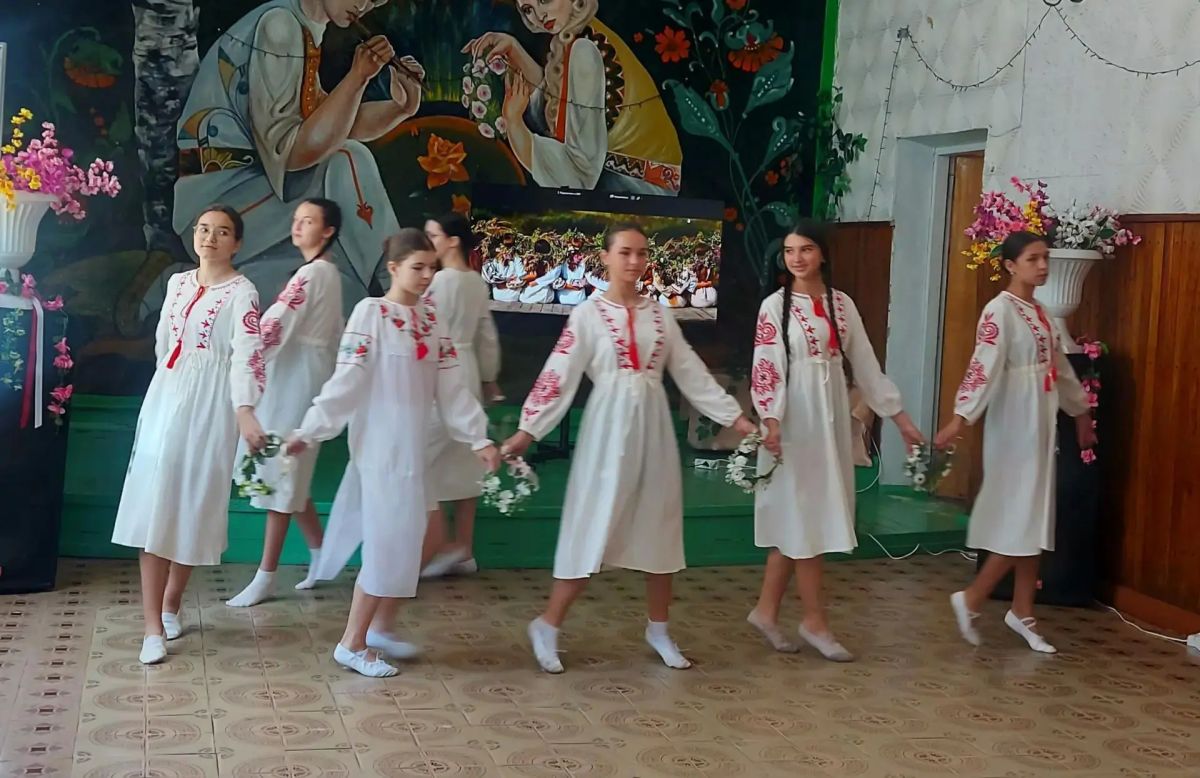 Наталья Великодная: Сегодня сотрудники домов культуры и библиотек провели для жителей населенных пунктов Тельмановского округа познавательные программы и праздничные концерты, посвященные Дню Ивана Купала Наталья Великодная: Сегодня сотрудники домов культуры и библиотек провели для жителей населенных пунктов Тельмановского округа познавательные программы и праздничные концерты, посвященные Дню Ивана Купала