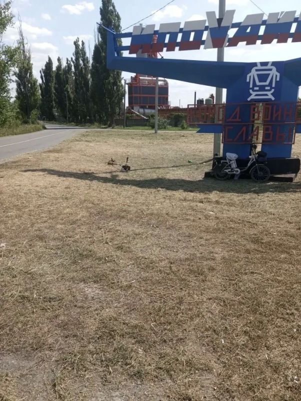 По поручению временно исполняющего полномочия главы муниципального образования городской округ Иловайск Александра Кузнецова - администрацией городского округа Иловайск выполнены работы по покосу травы на территории въездной... По поручению временно исполняющего полномочия главы муниципального образования городской округ Иловайск Александра Кузнецова - администрацией городского округа Иловайск выполнены работы по покосу травы на территории въездной...