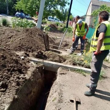 Во исполнение поручений Главы ДНР Дениса Пушилина, с целью рационально использования водных ресурсов и во избежание потерь на сетях водоснабжения, специалисты шефа-региона Московской области активно помогают нашему округу