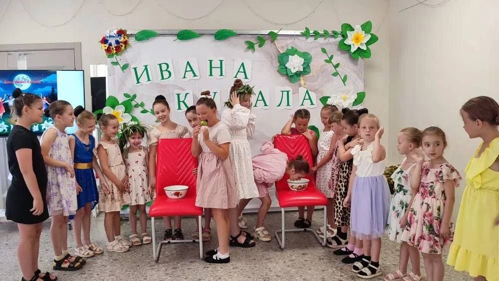 В преддверии праздника Ивана Купалы в клубе села Бирюки прошла увлекательная игровая программа «В поисках цветка папоротника» для участников творческих коллективов В преддверии праздника Ивана Купалы в клубе села Бирюки прошла увлекательная игровая программа «В поисках цветка папоротника» для участников творческих коллективов