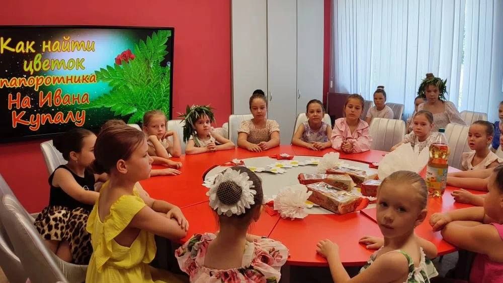 В преддверии праздника Ивана Купалы в клубе села Бирюки прошла увлекательная игровая программа «В поисках цветка папоротника» для участников творческих коллективов В преддверии праздника Ивана Купалы в клубе села Бирюки прошла увлекательная игровая программа «В поисках цветка папоротника» для участников творческих коллективов