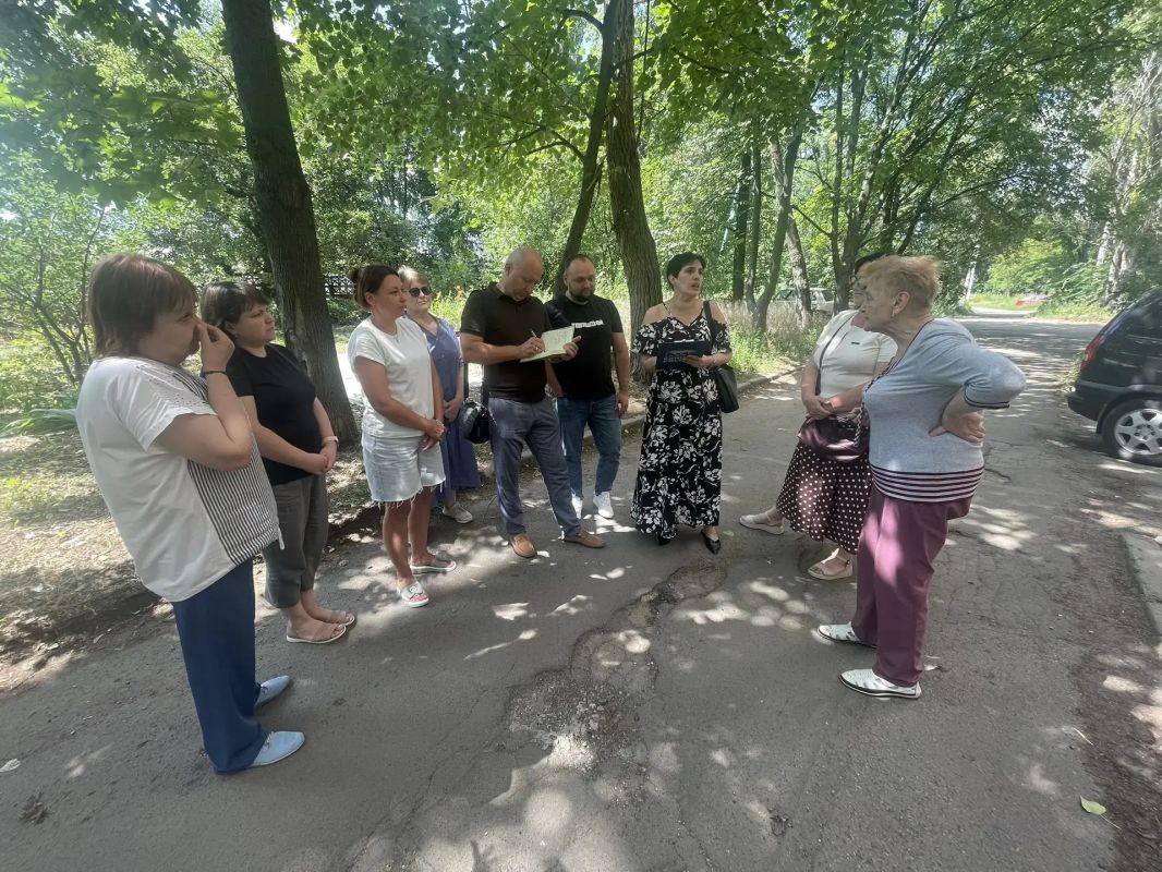 Валентин Левченко: Встреча с жителями улицы Политбойцов: обсудили ЖКХ, благоустройство и проект «Управдом»