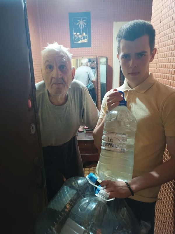 Сегодня в рамках акции «Молодёжь не оставит в беде» доброслужащие администрации городского округа Горловка Донецкой Народной Республики совместно с представителями некоммерческих организаций города оказали помощь... Сегодня в рамках акции «Молодёжь не оставит в беде» доброслужащие администрации городского округа Горловка Донецкой Народной Республики совместно с представителями некоммерческих организаций города оказали помощь...