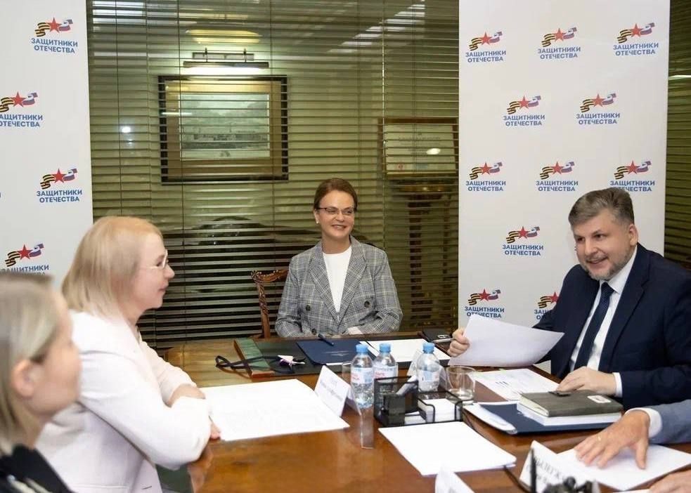 Статс-секретарь – заместитель Министра обороны РФ, председатель фонда «Защитники Отечества» Анна Цивилева провела рабочую встречу с губернатором Ненецкого автономного округа Ириной Гехт Статс-секретарь – заместитель Министра обороны РФ, председатель фонда «Защитники Отечества» Анна Цивилева провела рабочую встречу с губернатором Ненецкого автономного округа Ириной Гехт