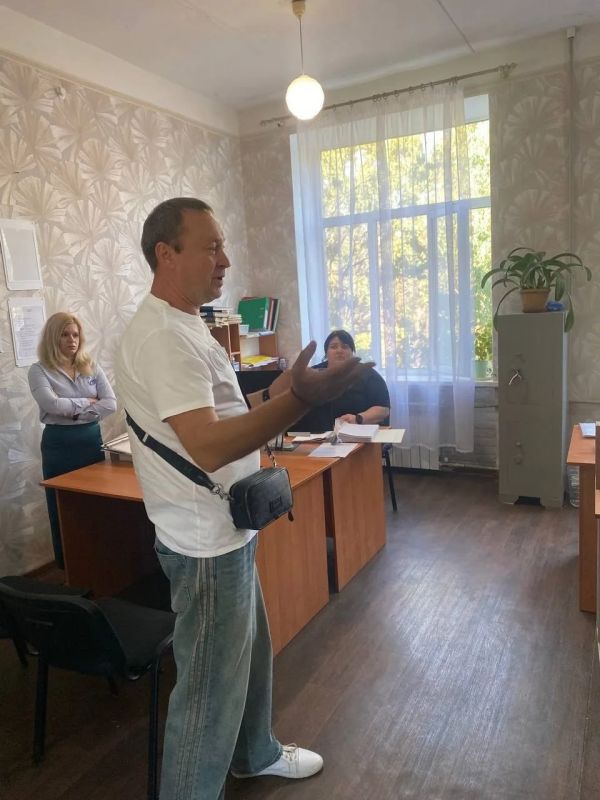 7 июля 2026 года депутаты Горловского городского совета от фракции «Единая Россия» — Роман Конев, София Потапова, Светлана Кочетова, Олег Сладкевич, Максим Лебедев, Марина Караван, Сергей Медведев и Эдуард Полепкин — провели... 7 июля 2026 года депутаты Горловского городского совета от фракции «Единая Россия» — Роман Конев, София Потапова, Светлана Кочетова, Олег Сладкевич, Максим Лебедев, Марина Караван, Сергей Медведев и Эдуард Полепкин — провели...