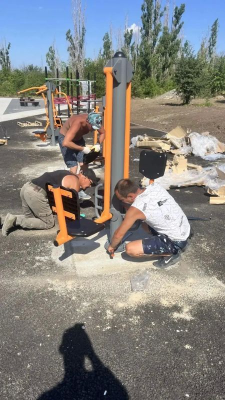 В парке «Юбилейный» продолжаются работы по созданию новой спортивной площадки В парке «Юбилейный» продолжаются работы по созданию новой спортивной площадки
