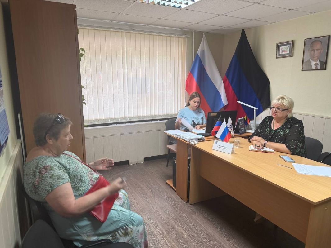 В общественной приёмной прошёл приём Председателя Снежнянского городского совета