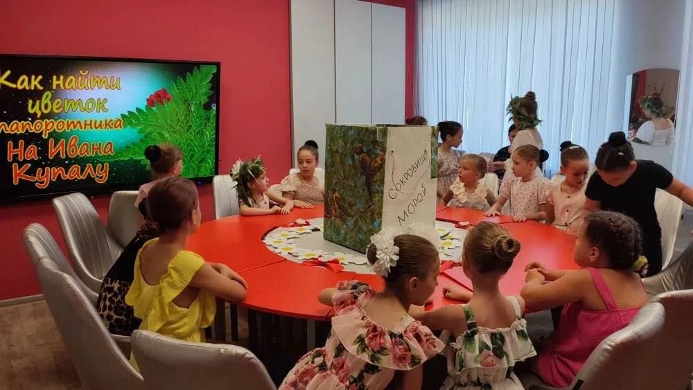В преддверии праздника Ивана Купалы в клубе села Бирюки прошла увлекательная игровая программа «В поисках цветка папоротника» для участников творческих коллективов В преддверии праздника Ивана Купалы в клубе села Бирюки прошла увлекательная игровая программа «В поисках цветка папоротника» для участников творческих коллективов