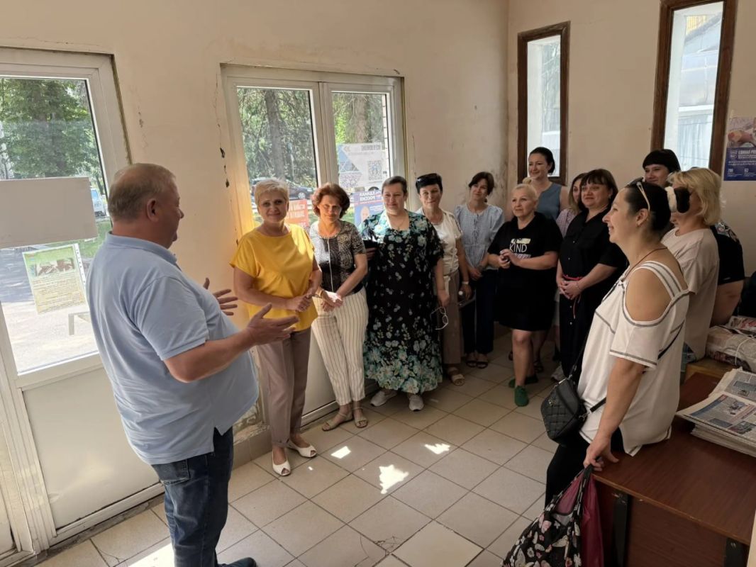 Сегодня, 7 июля 2026 года, в рамках проектов «Управдом» и "Школа ЖКХ", депутат Донецкого городского Совета ДНР Михаил Рыбаков провел встречу с жителями по адресу ул. Уральская, 18 Сегодня, 7 июля 2026 года, в рамках проектов «Управдом» и "Школа ЖКХ", депутат Донецкого городского Совета ДНР Михаил Рыбаков провел встречу с жителями по адресу ул. Уральская, 18