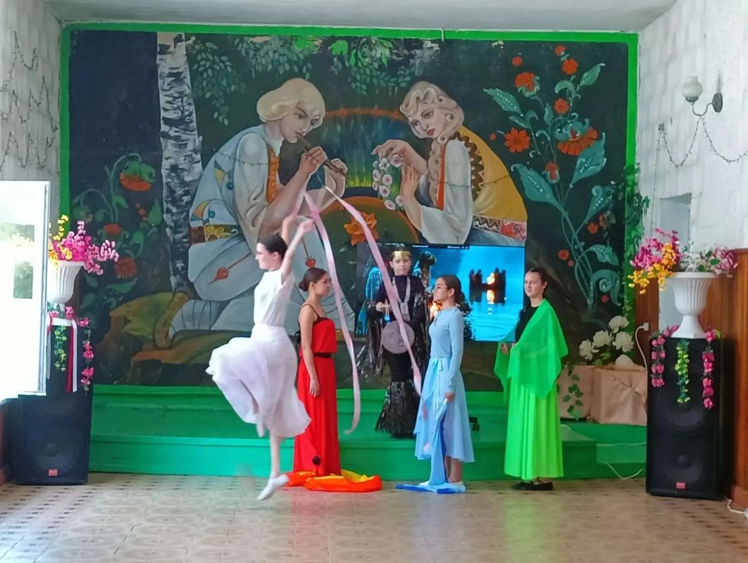 Наталья Великодная: Сегодня сотрудники домов культуры и библиотек провели для жителей населенных пунктов Тельмановского округа познавательные программы и праздничные концерты, посвященные Дню Ивана Купала Наталья Великодная: Сегодня сотрудники домов культуры и библиотек провели для жителей населенных пунктов Тельмановского округа познавательные программы и праздничные концерты, посвященные Дню Ивана Купала
