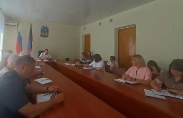 Провёл расширенное аппаратное совещание с начальниками отделов и структурных подразделений администрации Володарского муниципального округа, руководителями предприятий, а также территориальных подразделений министерств и...