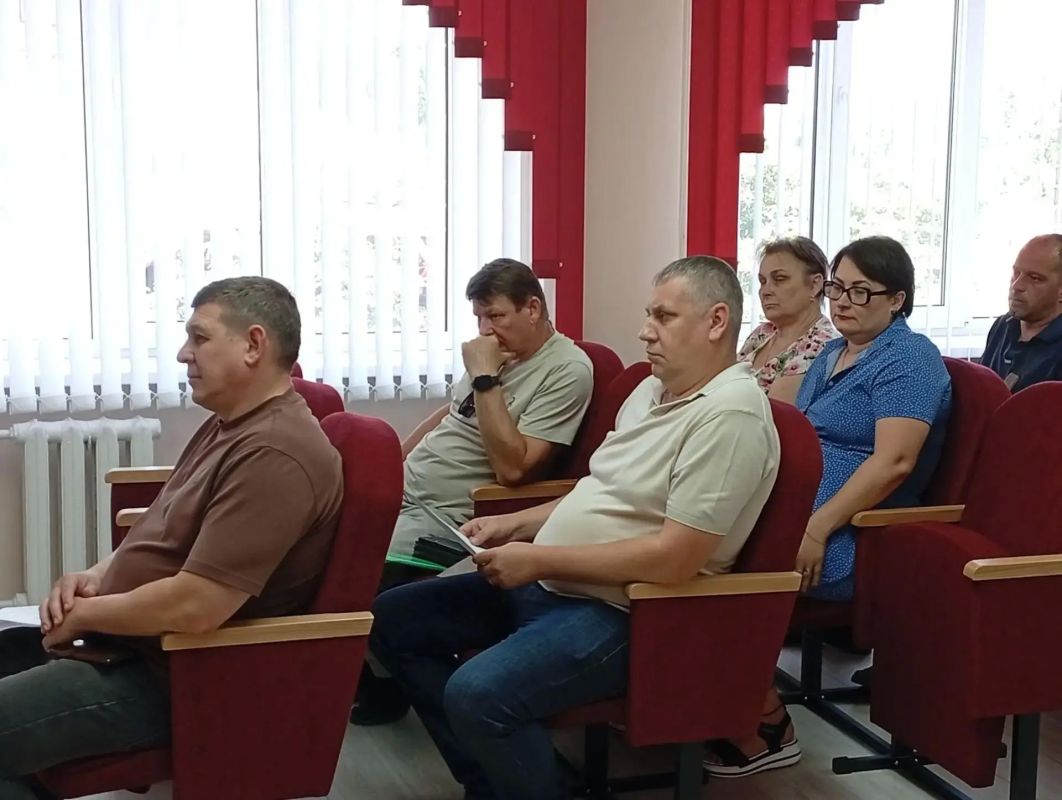 С начальником управления жилищно-коммунального хозяйства администрации округа Татьяной Коляденко провели очередное заседание штаба по подготовке инфраструктуры к осенне-зимнему периоду С начальником управления жилищно-коммунального хозяйства администрации округа Татьяной Коляденко провели очередное заседание штаба по подготовке инфраструктуры к осенне-зимнему периоду