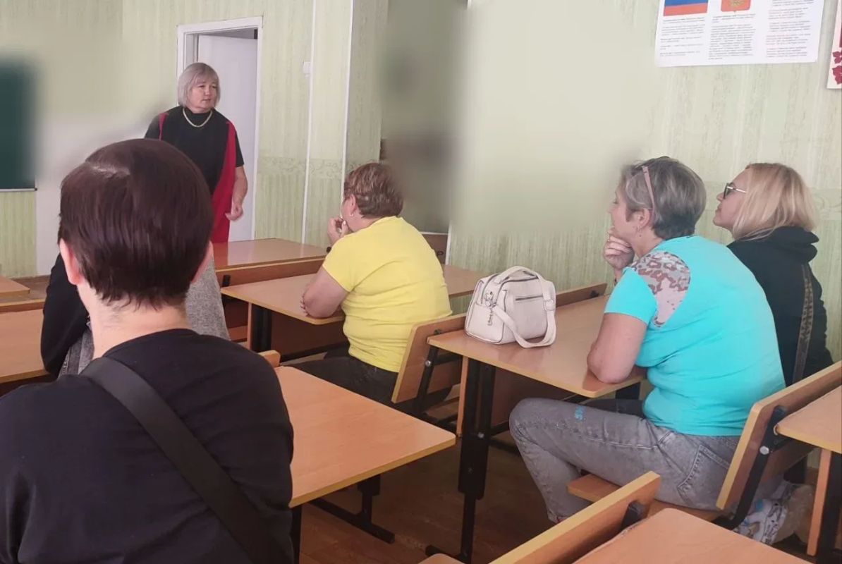 В Калининском районе Горловки состоялись встречи лидеров общественного мнения с жителями