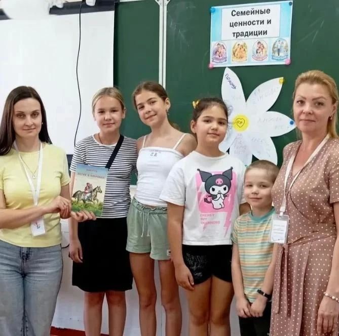 Увлекательно и по-семейному уютно отметили День семьи, любви и верности ребята, отдыхающие на пришкольной площадке «Радуга» Увлекательно и по-семейному уютно отметили День семьи, любви и верности ребята, отдыхающие на пришкольной площадке «Радуга»