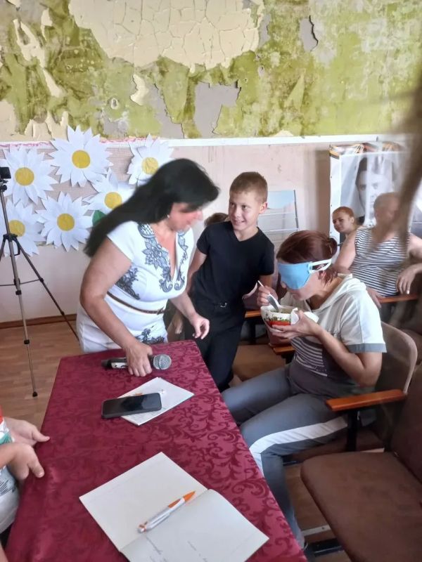 "Всё начинается с любви..." - концертно-игровая программа в День семьи, любви и верности прошла в МБУ Светлодарский городской Дворец культуры п.Новолуганское в рамках национального проекта "Семья" "Всё начинается с любви..." - концертно-игровая программа в День семьи, любви и верности прошла в МБУ Светлодарский городской Дворец культуры п.Новолуганское в рамках национального проекта "Семья"