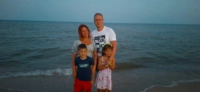 В Никитовском районе Горловки состоялся семейный фото-челлендж, посвященный Дню семьи, любви и верности В Никитовском районе Горловки состоялся семейный фото-челлендж, посвященный Дню семьи, любви и верности