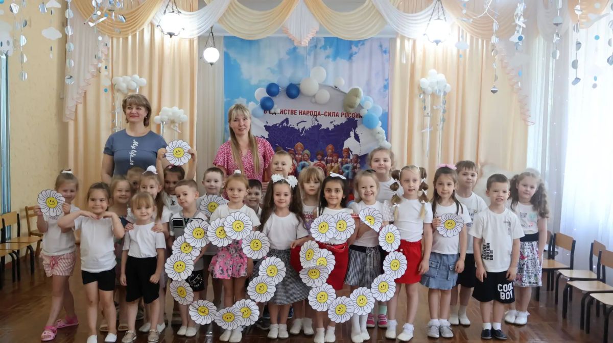 8 июля, для воспитанников Государственного бюджетного дошкольного образовательного учреждения «Детский сад №26 г.о. Макеевка» Донецкой Народной Республики состоялась развлекательно-игровая программа «Любовь и верность —... 8 июля, для воспитанников Государственного бюджетного дошкольного образовательного учреждения «Детский сад №26 г.о. Макеевка» Донецкой Народной Республики состоялась развлекательно-игровая программа «Любовь и верность —...